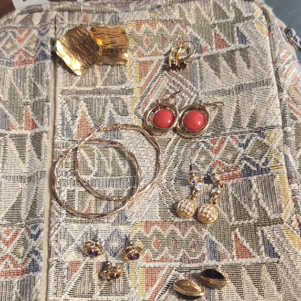 Vintage 7 Piece Gold Toned Earring Set - Picture 2 of 12